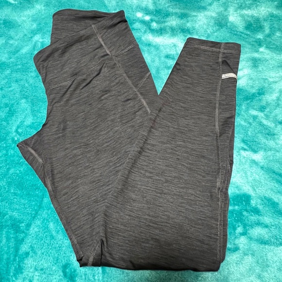 ๐3/40๐ OLD NAVY ACTIVE Go-Dry Leggings - Picture 1 of 3